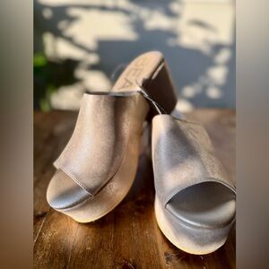 NWT - Seaview Platform Mules in Champagne Color